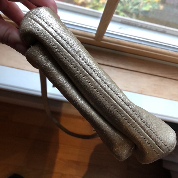 Banana Republic Cross Body Gold distressed leather - brand new! - Picture 5 of 5